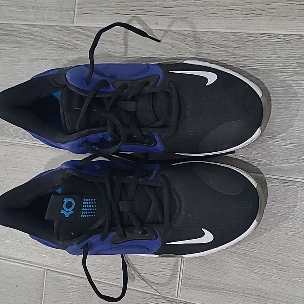 NIKE AT5685-400 KD Trey 5 Kids Basketball Sneakers Size 7Y